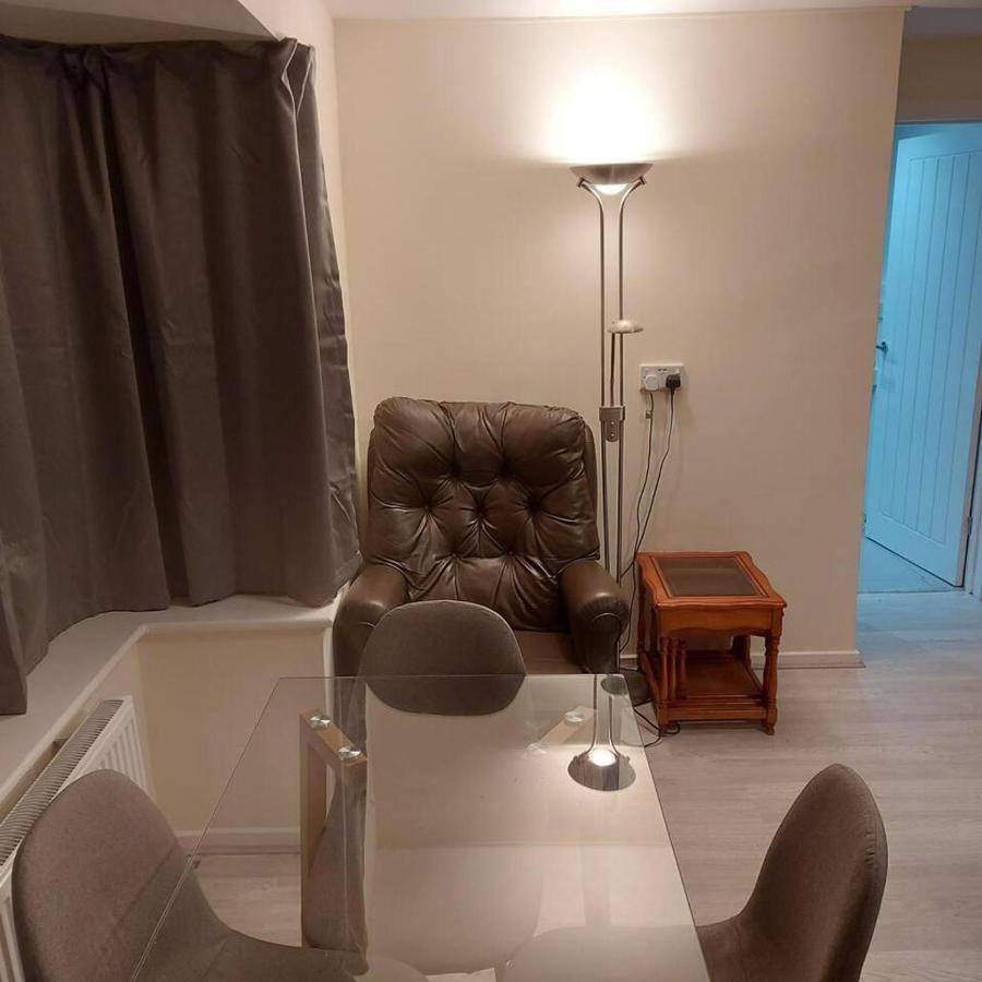 Lovely & Beautiful 2 Bed-Apartment In Borehamwood Exterior foto