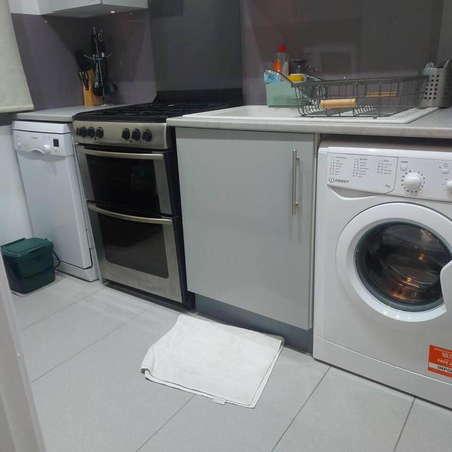 Lovely & Beautiful 2 Bed-Apartment In Borehamwood Exterior foto