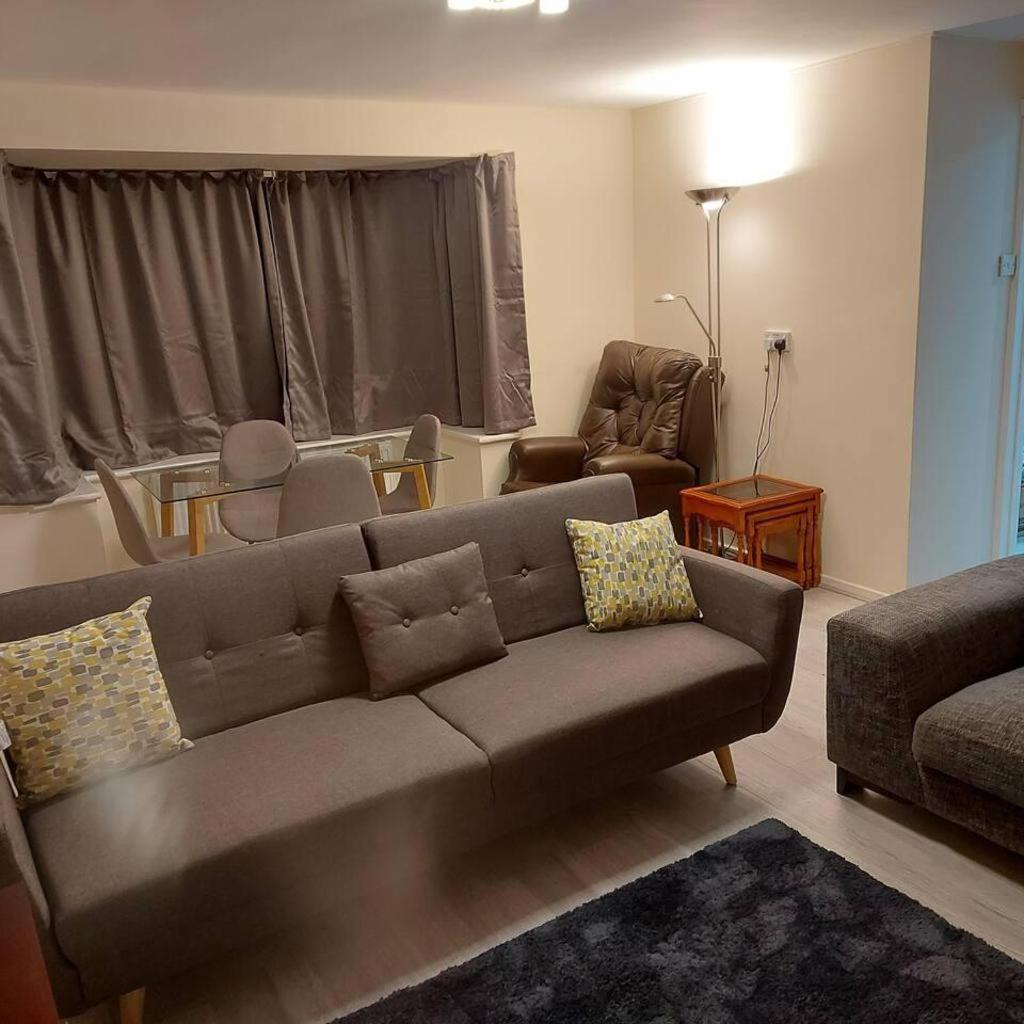 Lovely & Beautiful 2 Bed-Apartment In Borehamwood Exterior foto