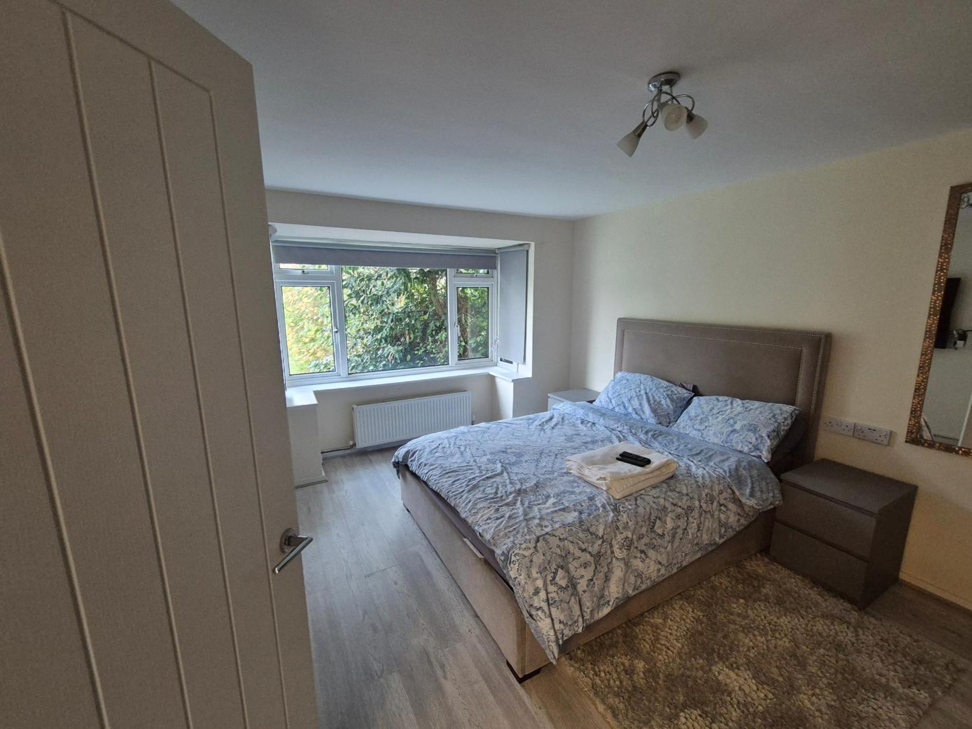 Lovely & Beautiful 2 Bed-Apartment In Borehamwood Exterior foto